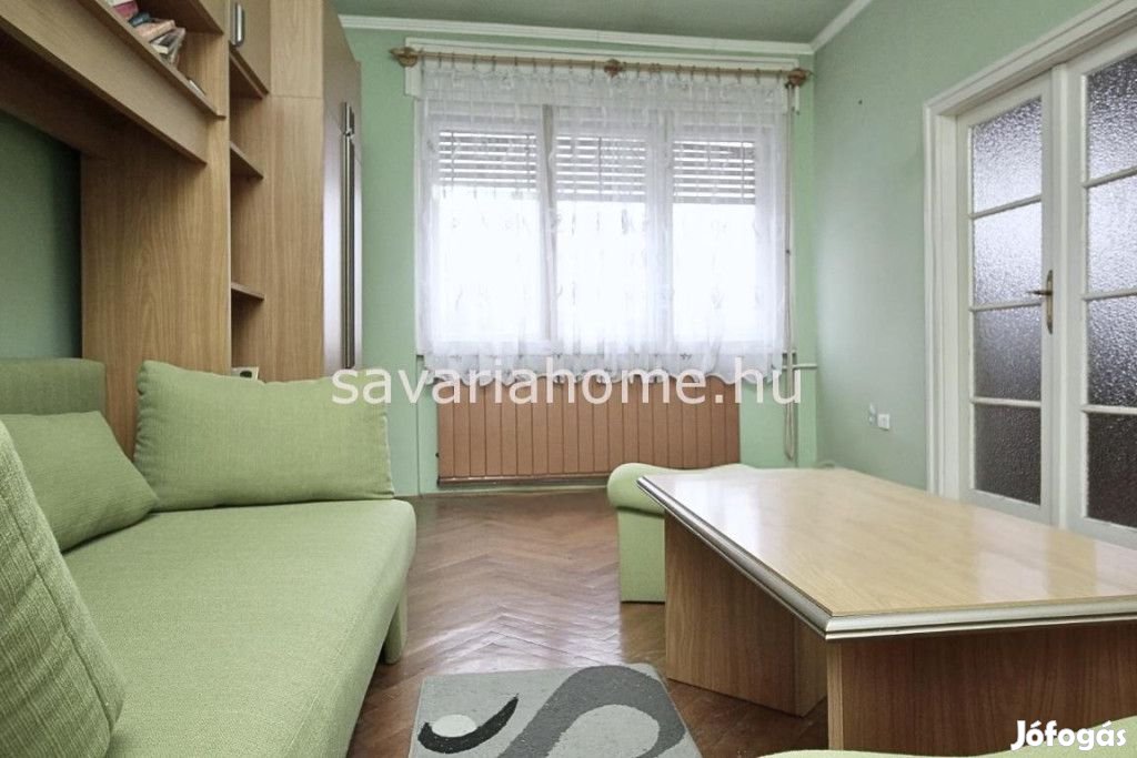 Első emeleti lakás garázzsal, kertkapcsolattal a Sárvári fürdőtől