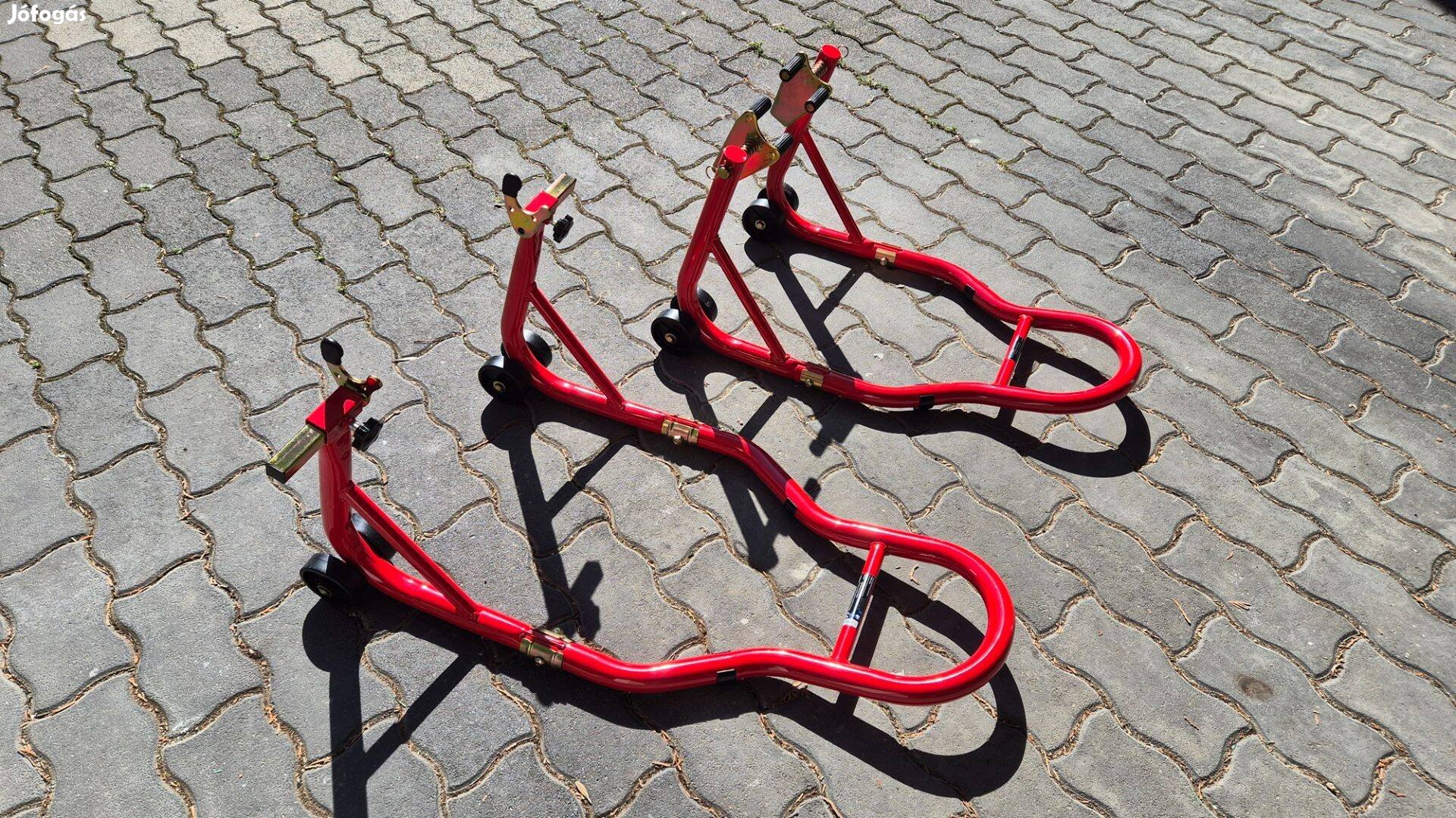 Első és hátsó motorkerékpár emelő adapterekkel