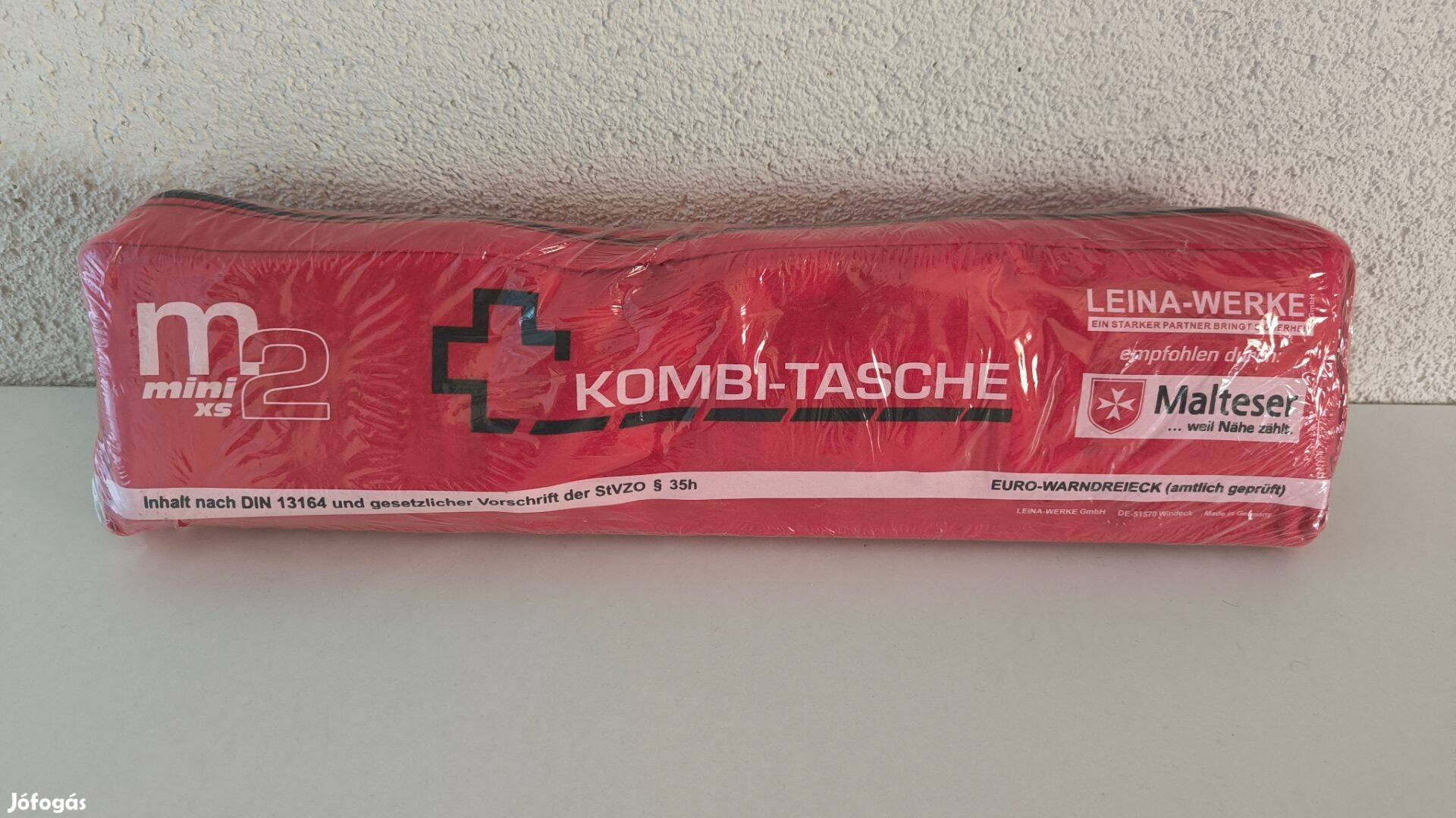 Elsősegély csomag + elakadásjelző háromszög új
