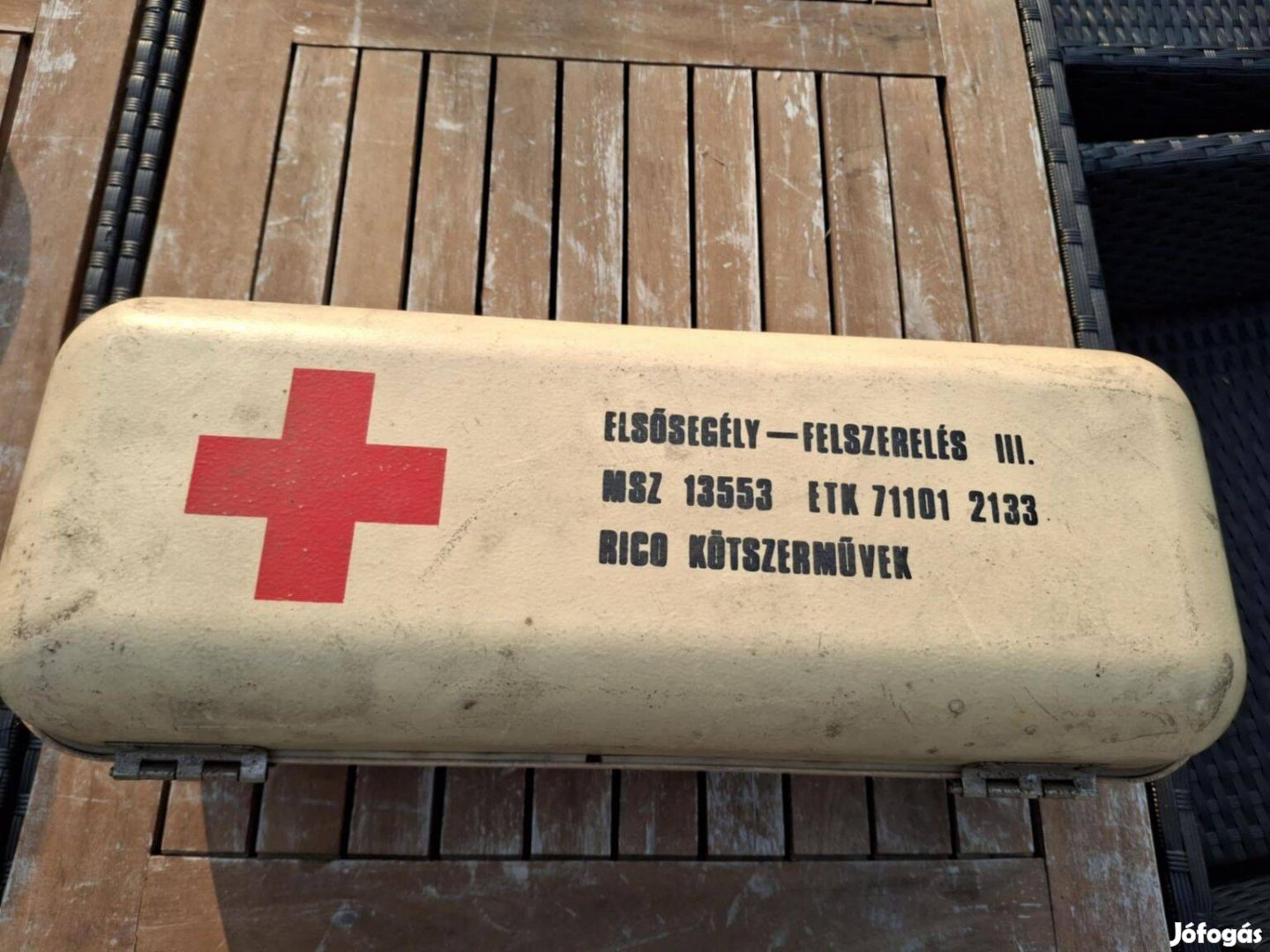 Elsősegély doboz 5000 forintért eladó