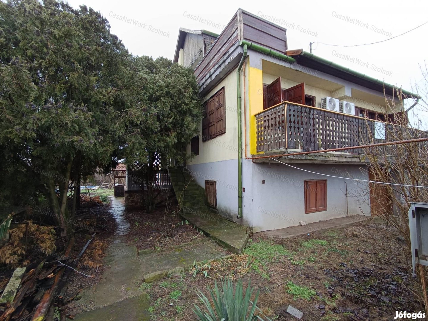 Eltolt szintes, hőszigetelt, Holt-Tisza parti családi ház