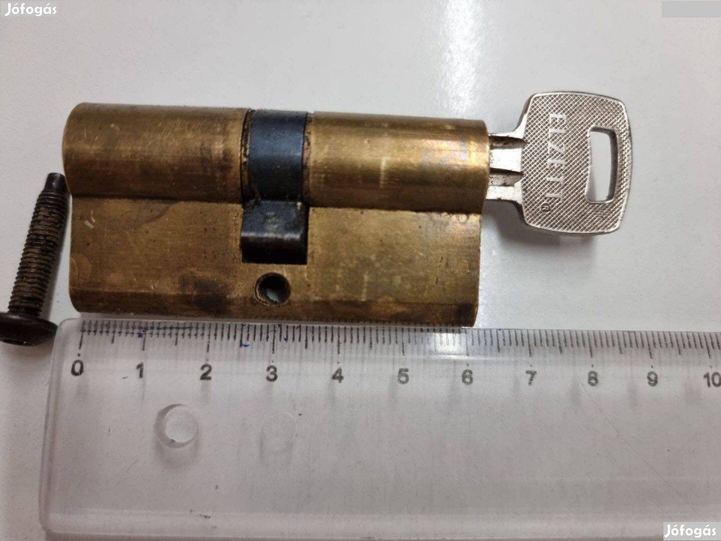 Elzett cilinderes hengerzár zárbetét használt zár betét kulccsal