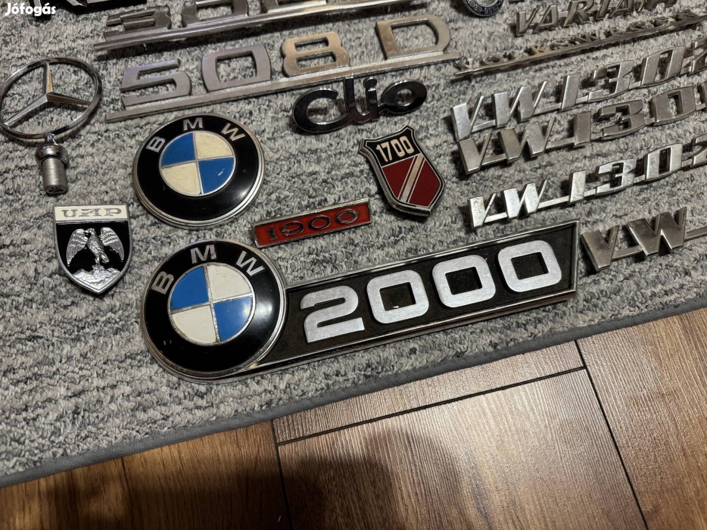 Embléma felirat BMW Mercedes stb