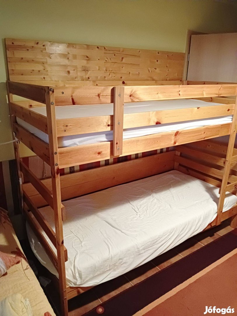 Emeletes ágy ágyneműtartós