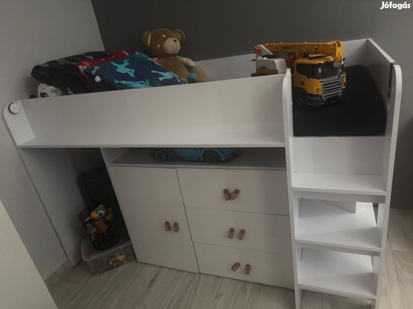Emeletes ágy bunkerral