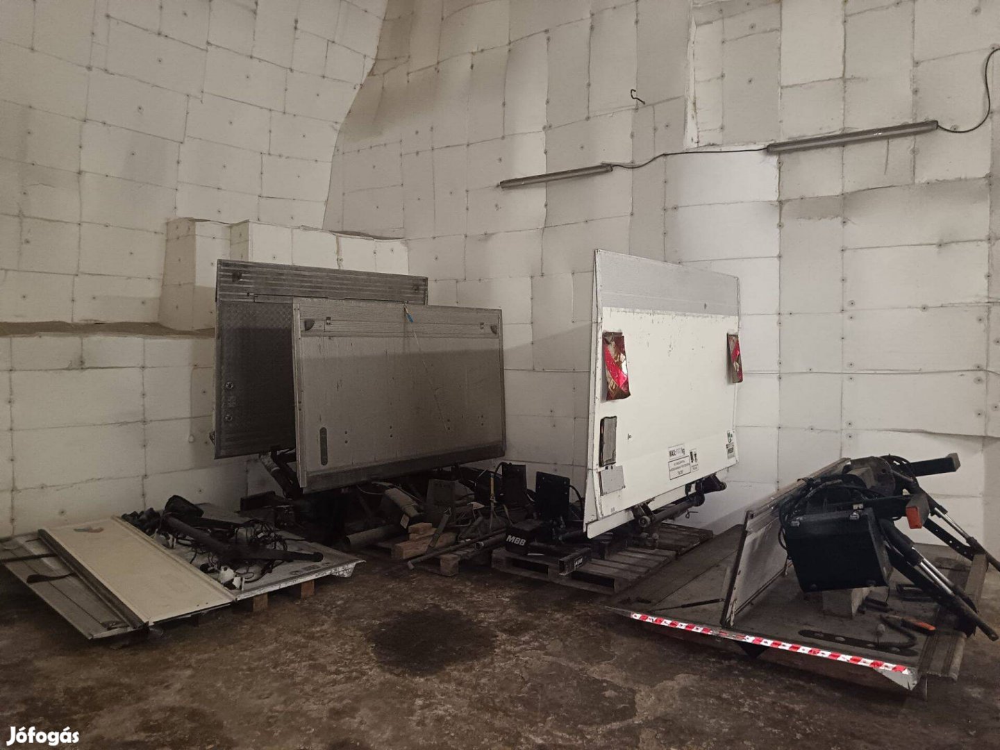 Emelőhátfalak eladók-3db komplett+2 alkatrész