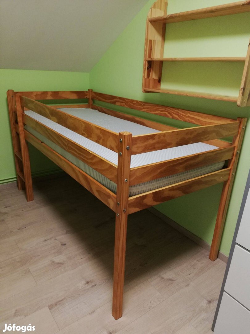 Emelt fenyő ágy matraccal 90x200