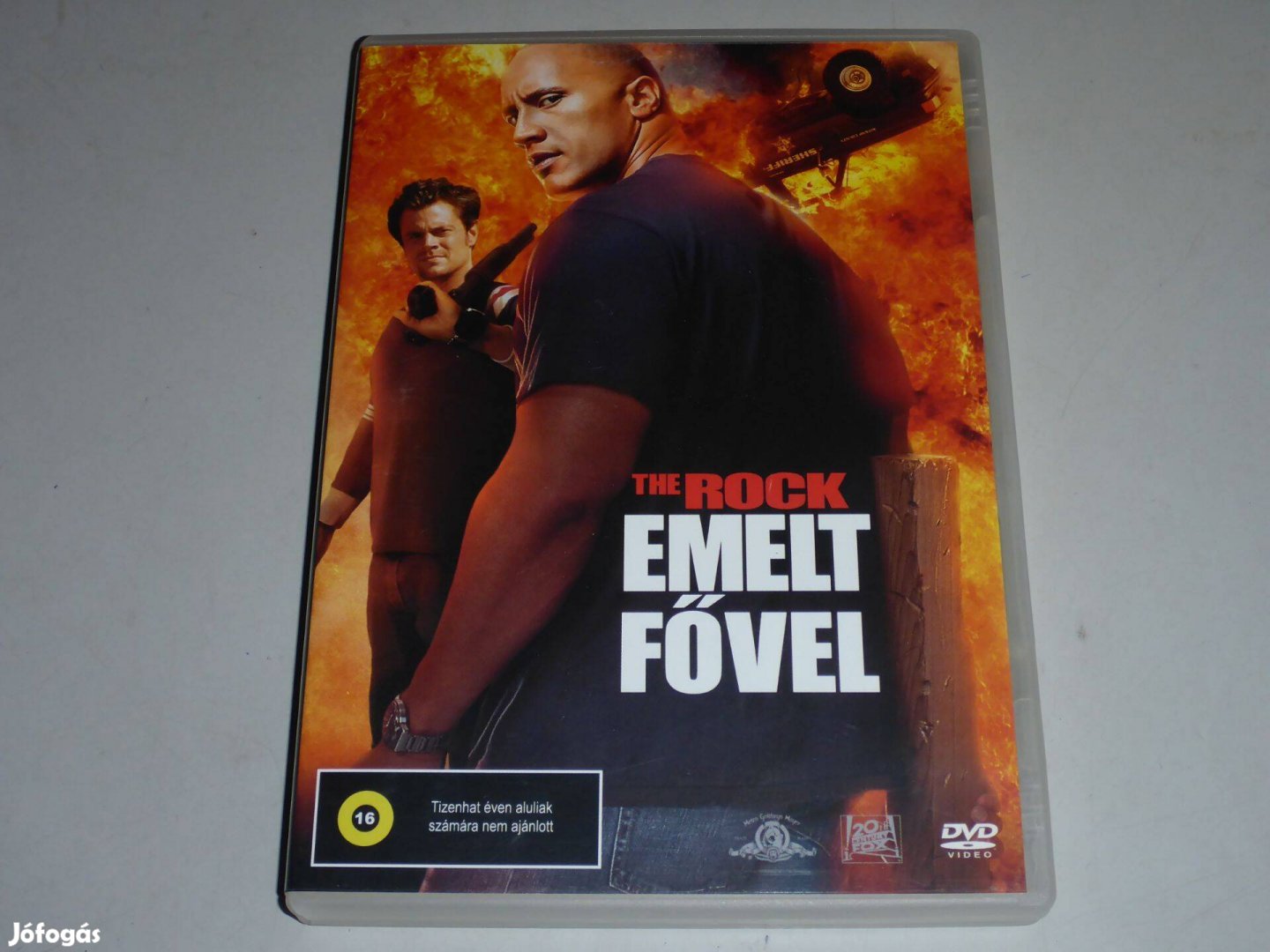 Emelt fővel DVD film °