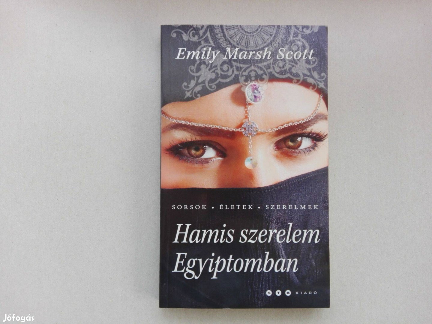 Emily Marsh Scott: Hamis szerelem Egyiptomban című Új könyv eladó!