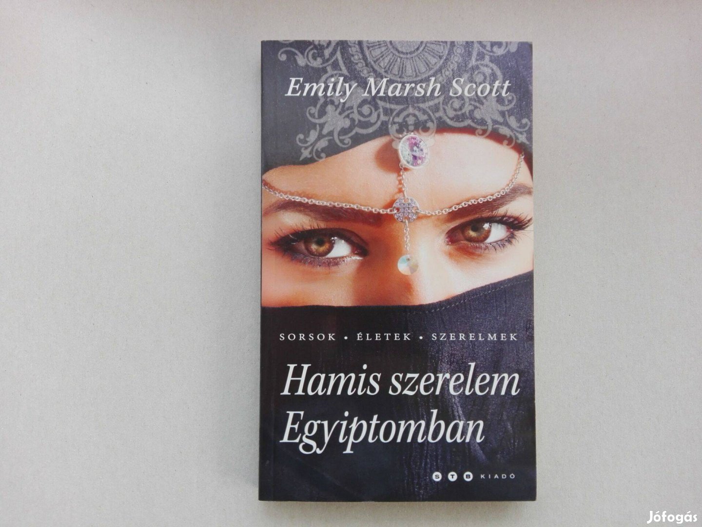 Emily Marsh Scott: Hamis szerelem Egyiptomban című Új könyv eladó!