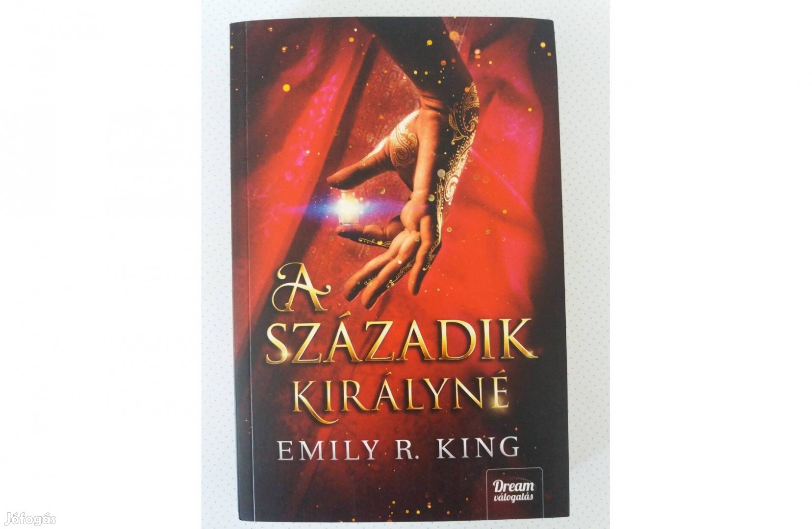 Emily R. King: A századik királyné