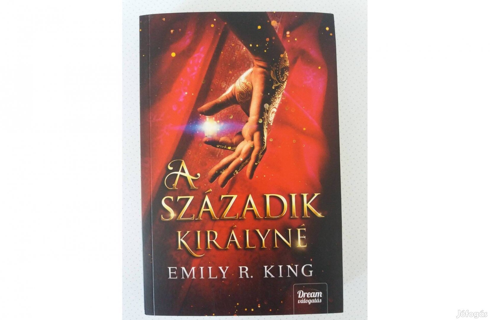 Emily R. King: A századik királyné