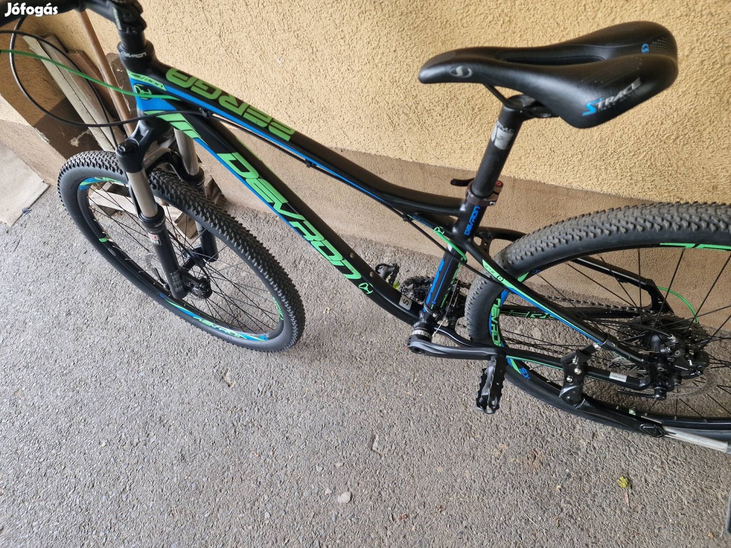 Enduro vázgeometriás 27,5" kerékpár Profi felszereltséggel eladó