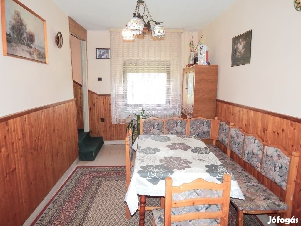 Enyingi 135 nm-es ház eladó