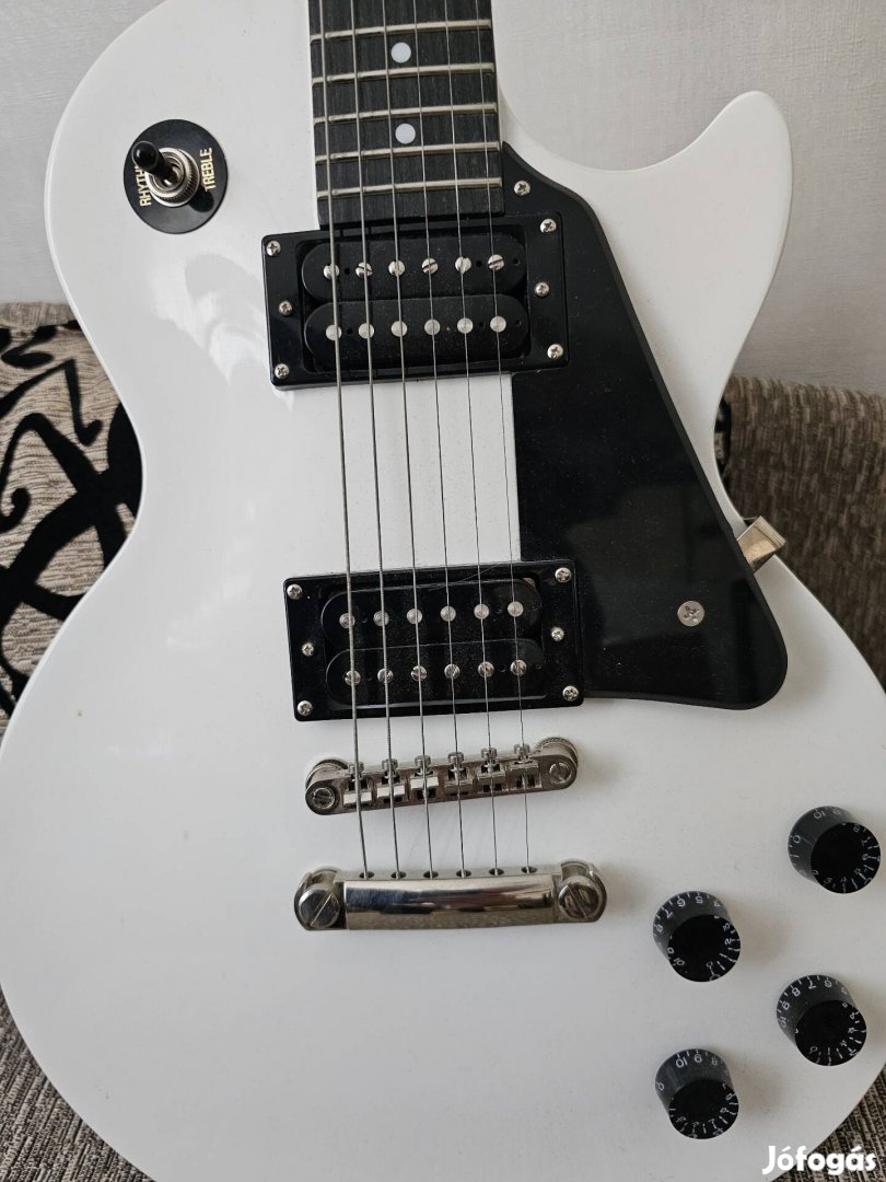 Epiphone Studio White gitár és Fender Champion 40 kombó 