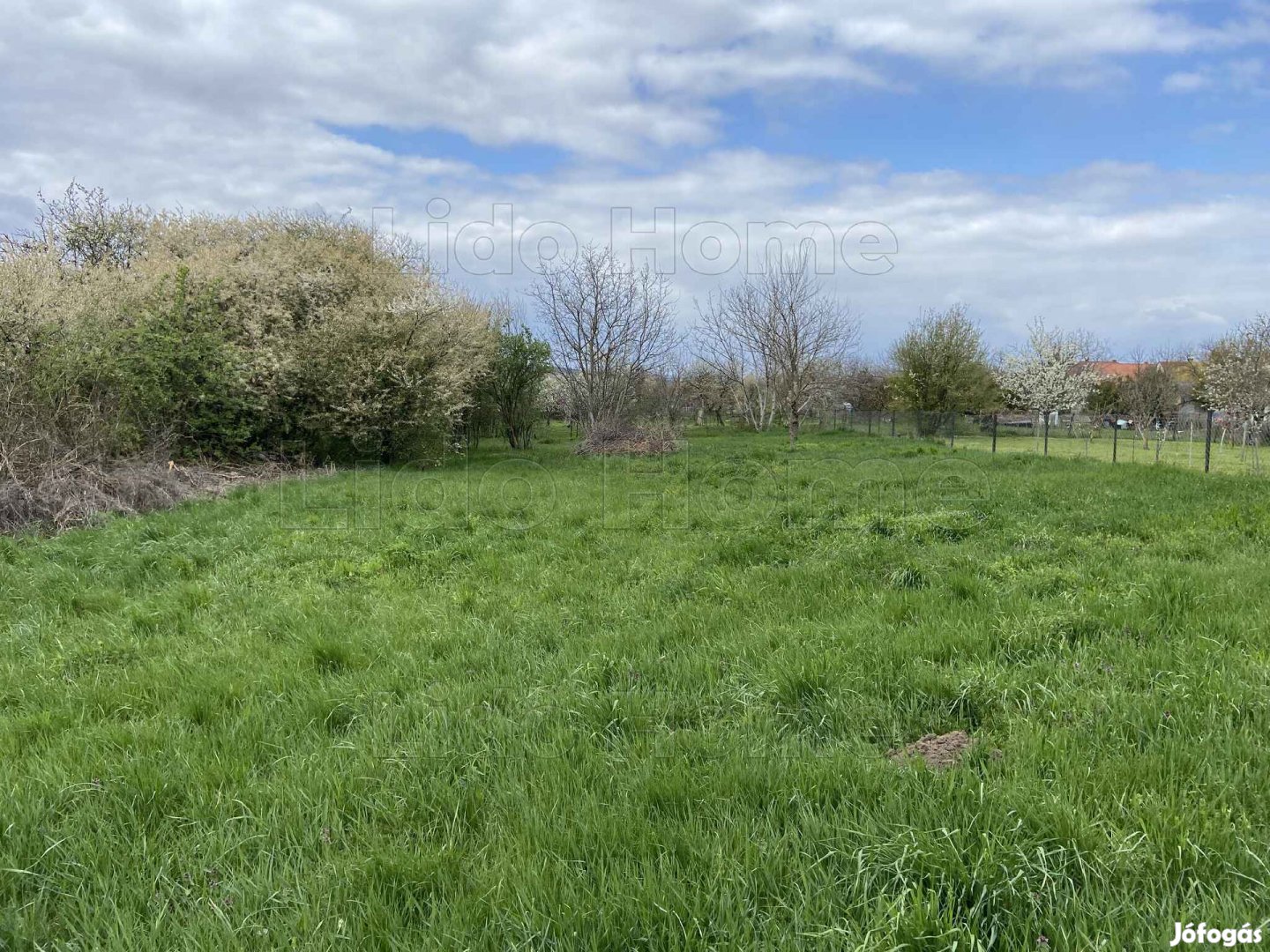 Építési telek Balatontól 5km-re nyugodt környezetben