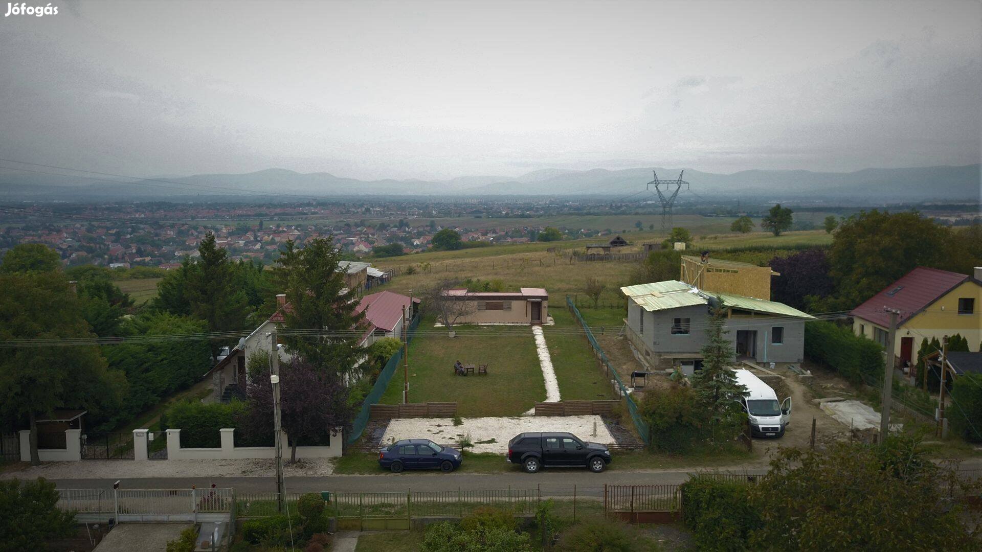 Építési telek eladó Fóton! Csendes utcában, gyönyörű kilátással