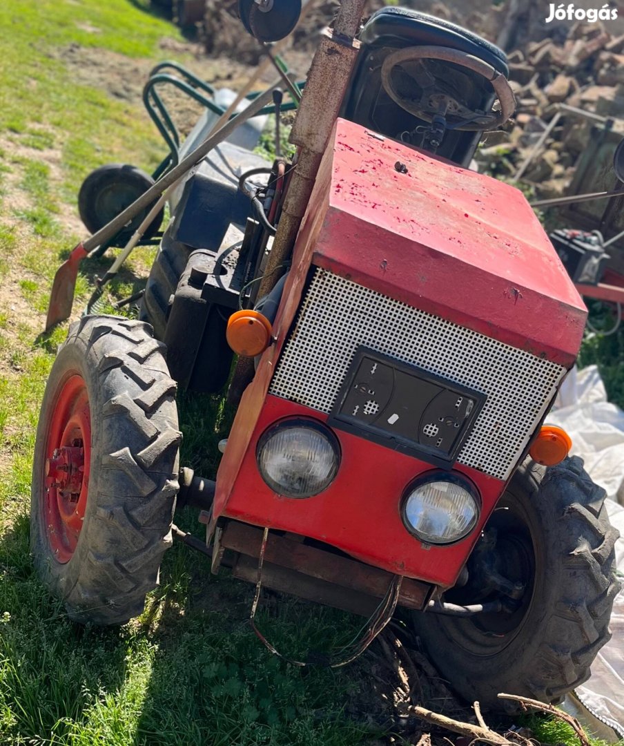 Épített rendszám traktor