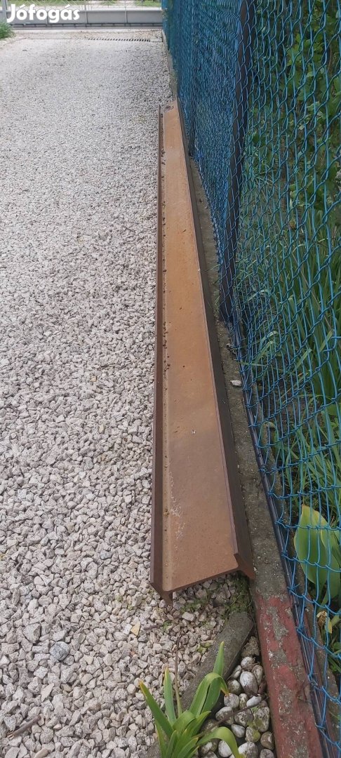 Épitkezésböl megmaradt gerenda