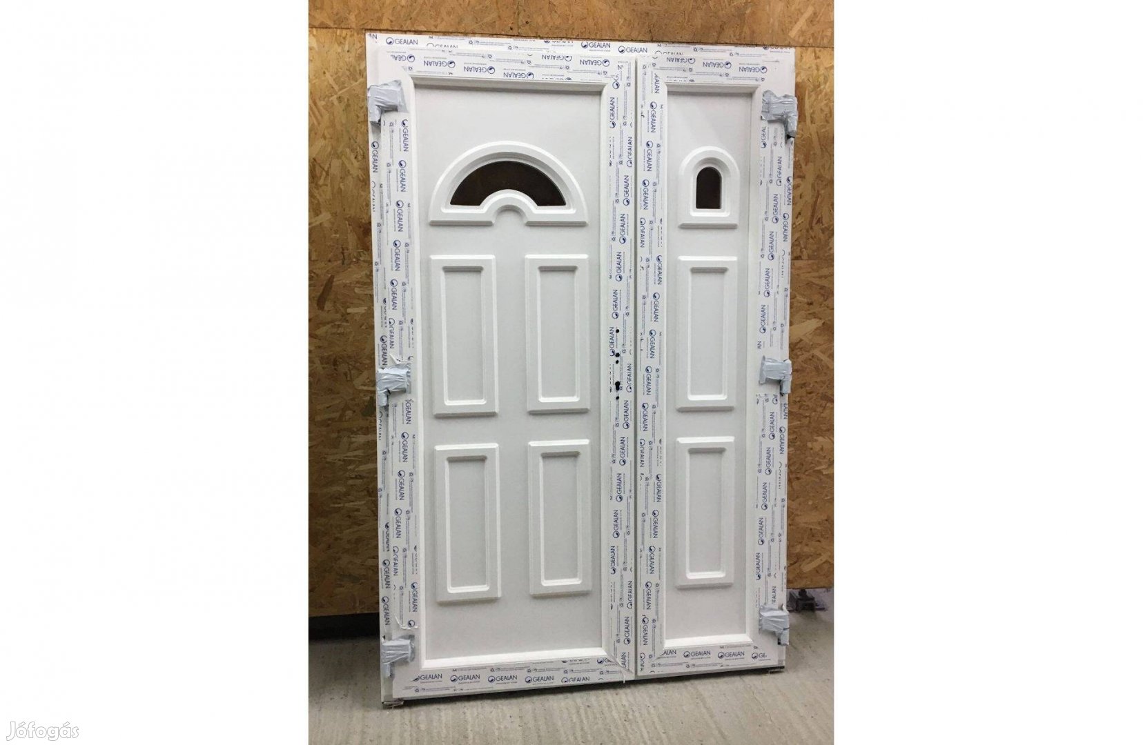 Építkezésből megmaradt műanyag bejárati ajtó 135x205-ös