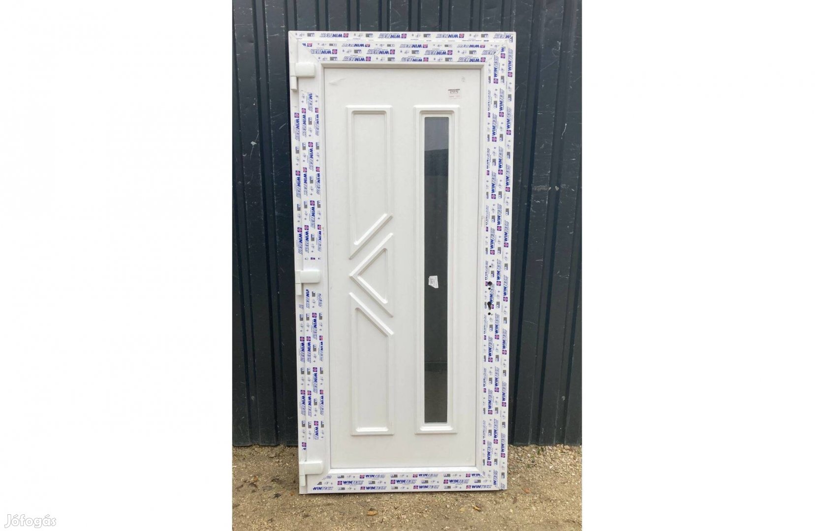 Építkezésből megmaradt műanyag bejárati ajtó Amalthea