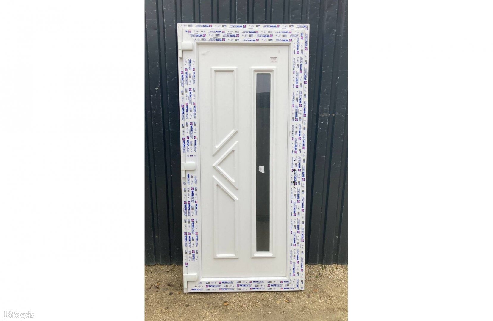 Építkezésből megmaradt műanyag bejárati ajtó Amalthea