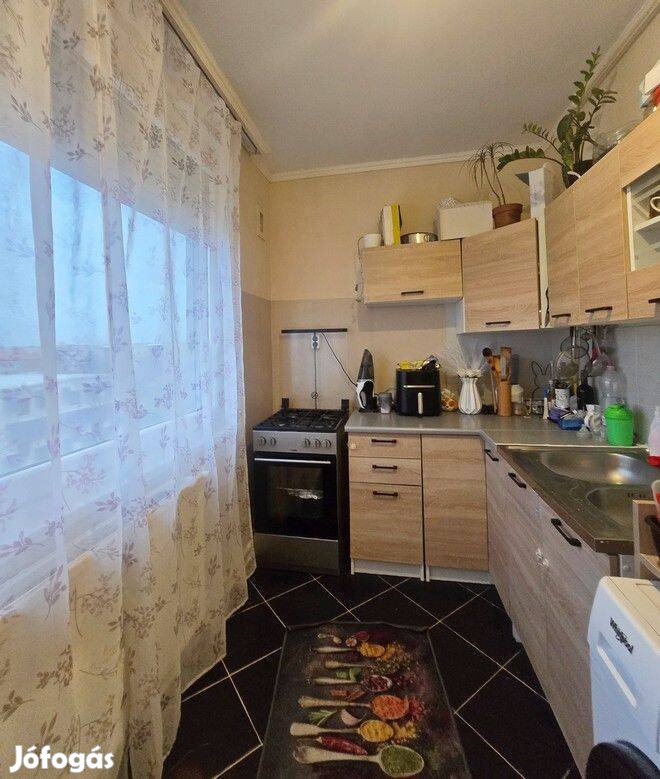 Epreskerti, felújított 62nm-es,4 szobás, gázcirkó fűtéses