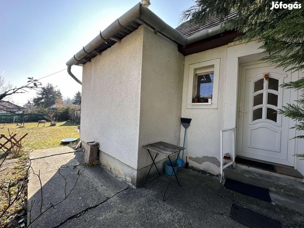 Érd, Nyírfa utca, 32 m2-es, családi ház, 1+1 félszobás, átlagos