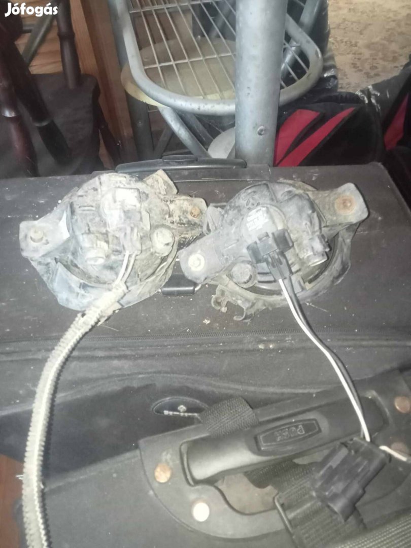 Érden Renault clio köd lámpa sürgősen eladó.  