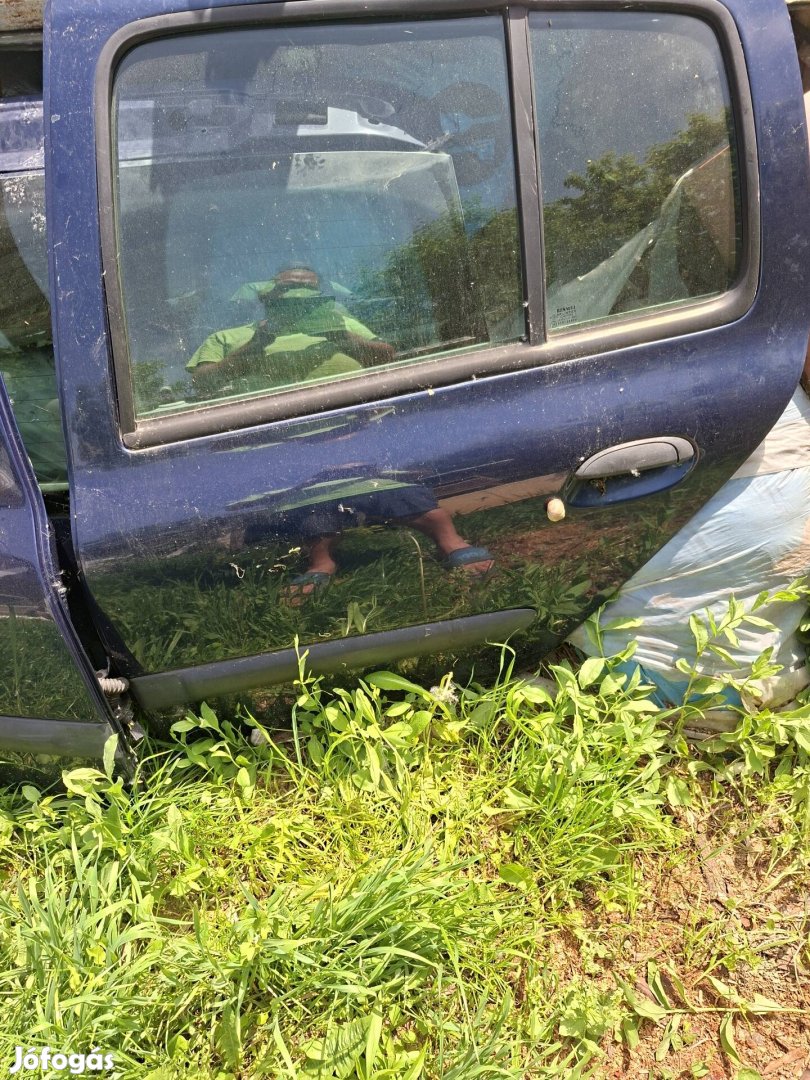Érden Renault clio sürgősen eladó 2004 évjáratú. 