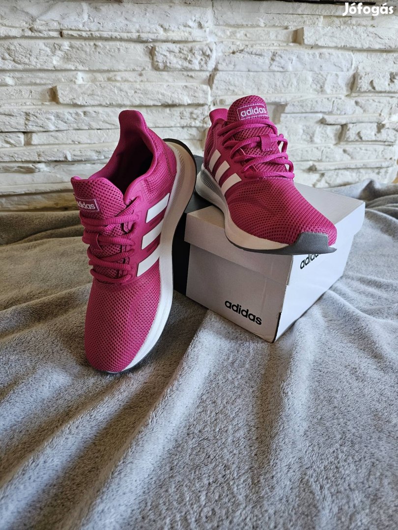 Eredeti Adidas futócipő