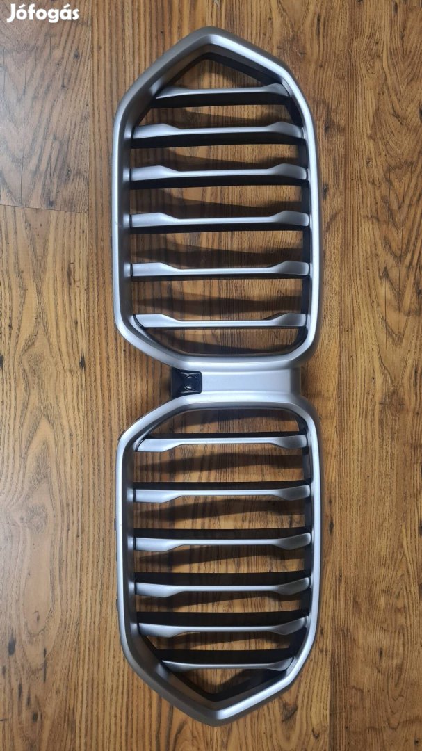 Eredeti Bmw hűtőmaszk eladó féláron 2022es nem használt új állapotban 