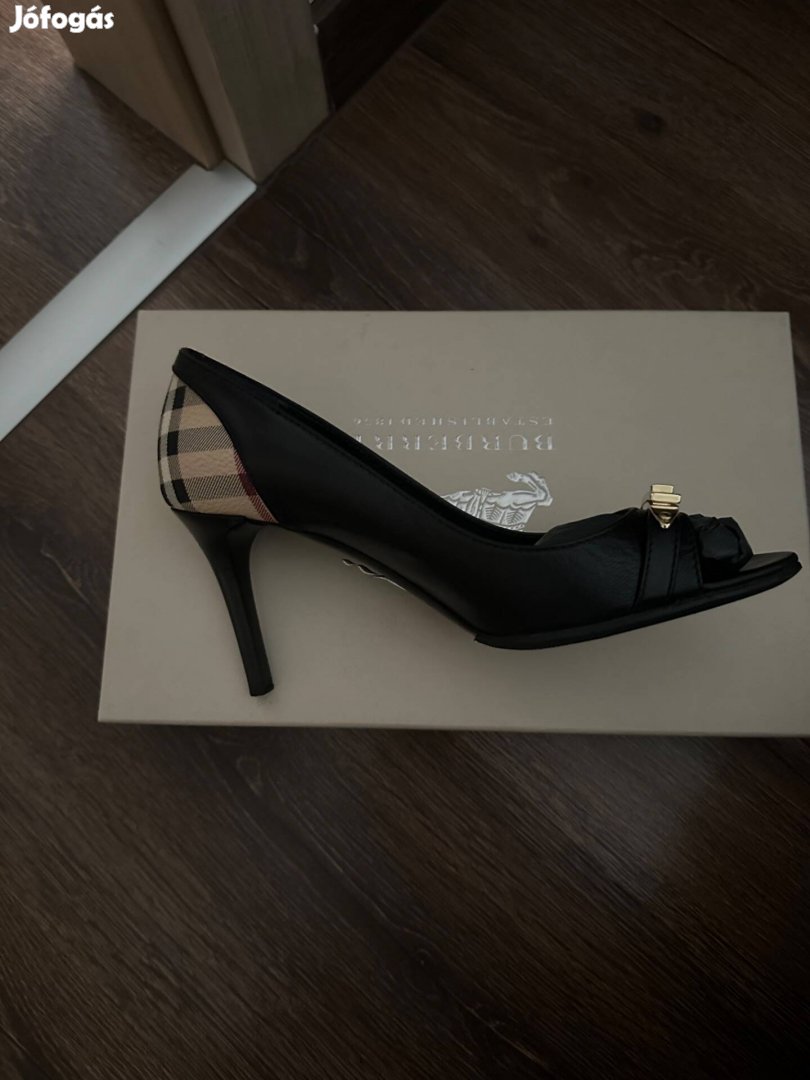 Eredeti Burberry cipő!