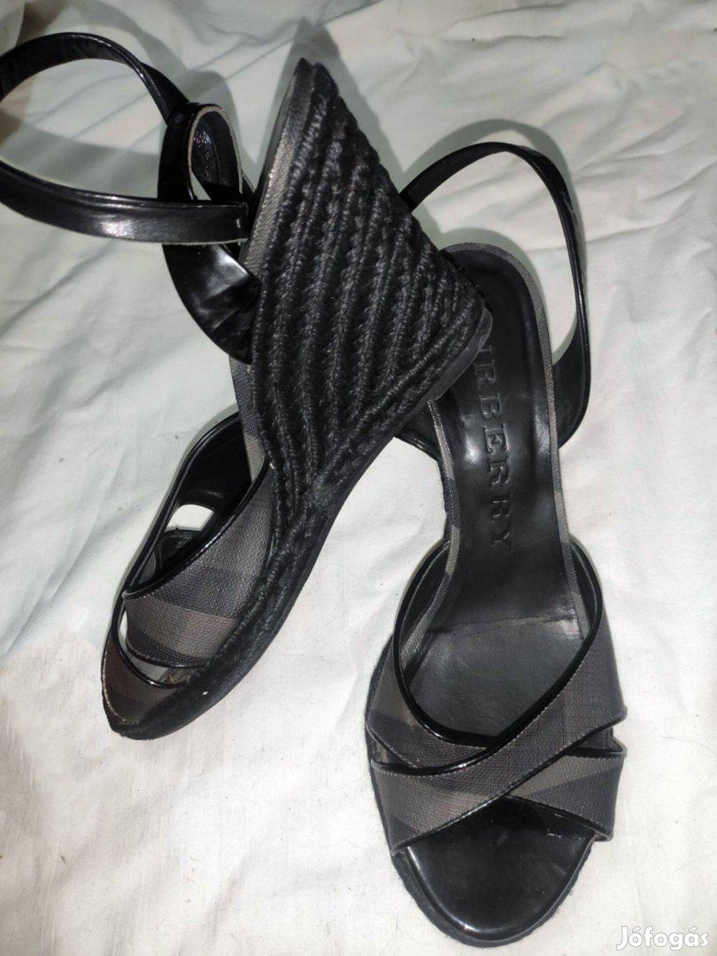 Eredeti Burberry platform szandál
