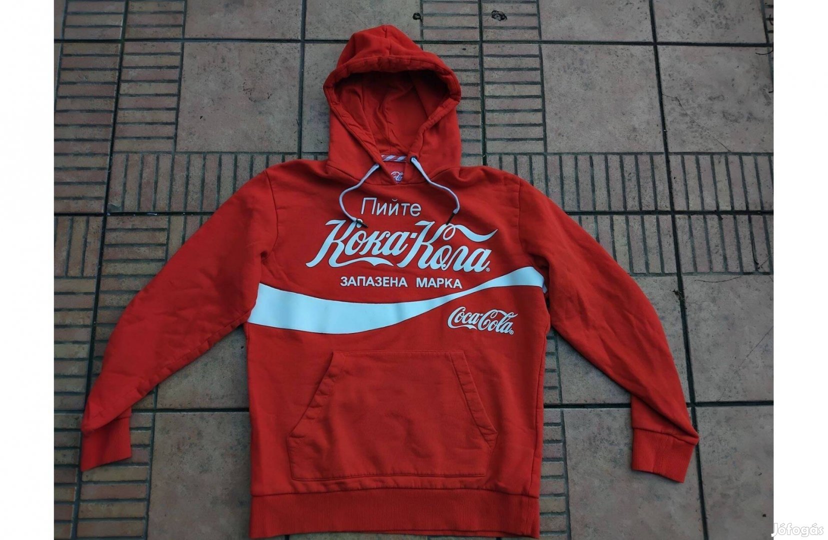 Eredeti Coca cola kapucnis cirill betűs pulóver L