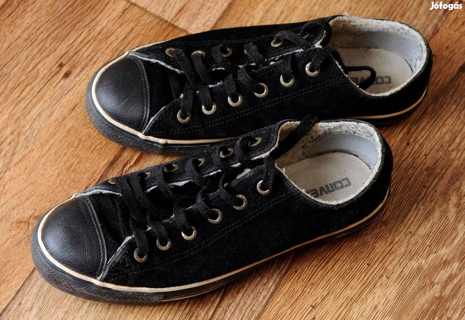 Eredeti Converse bélelt tornacipő eladó. Mindenhol jelzett, ritkaság