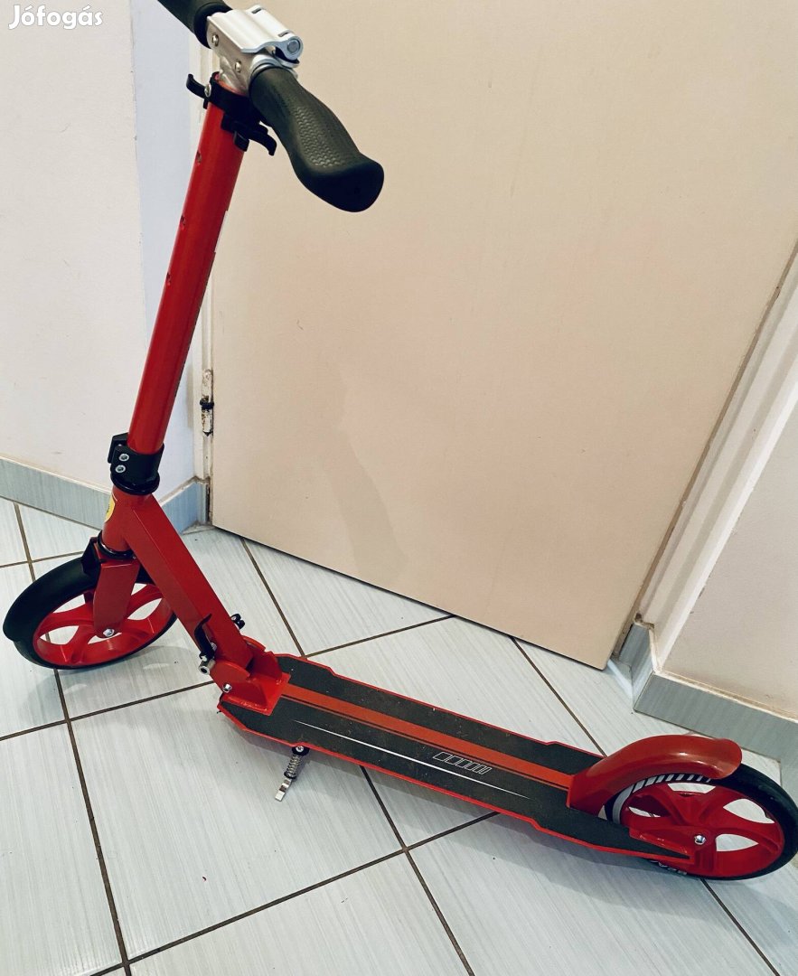 Eredeti Ferrari Felnőtt Roller - Újszerű - 