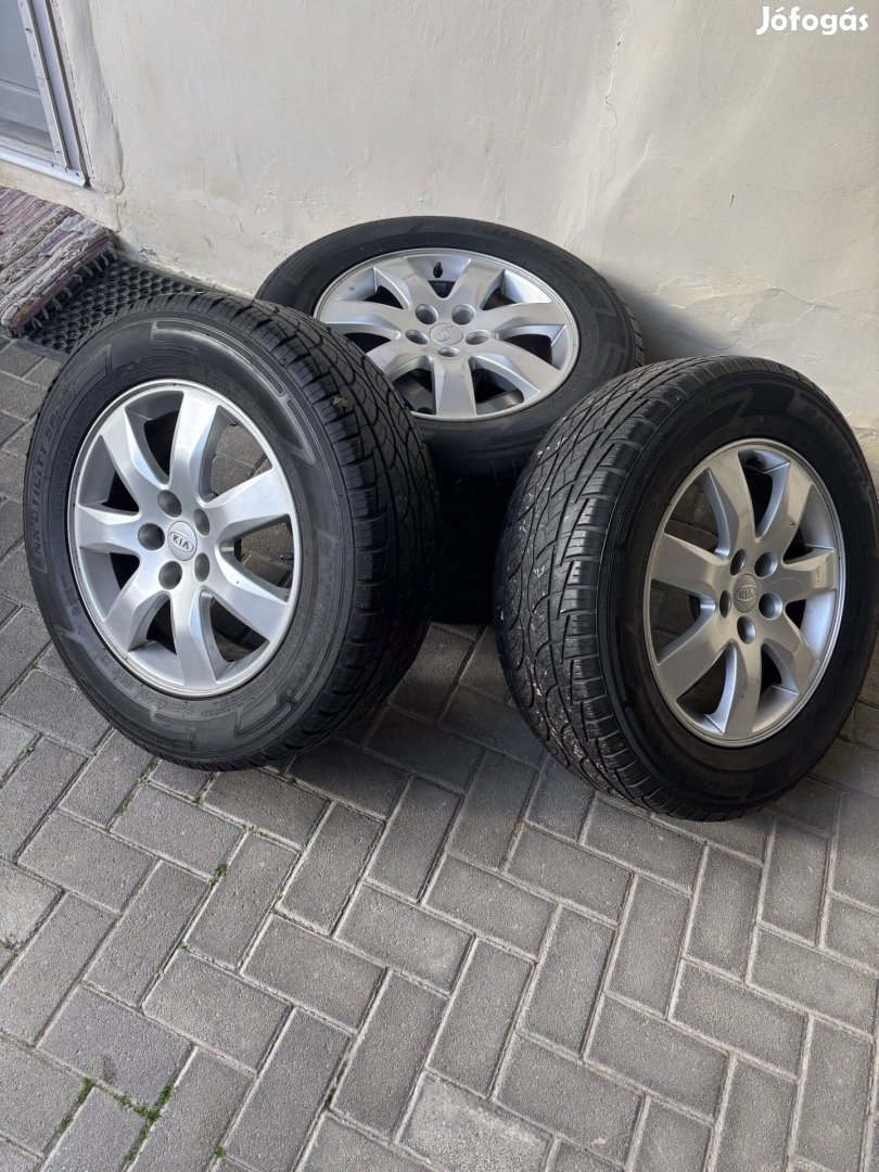 Eredeti Kia Sorento felni + gumival