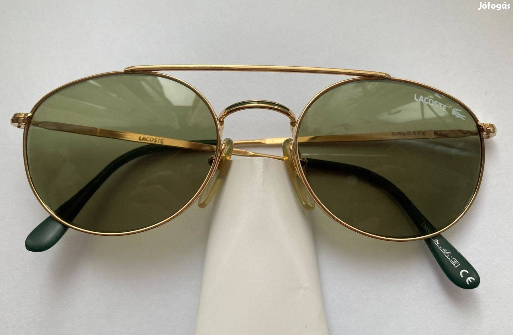 Eredeti Lacoste könnyed fazonú ovál kerek forma arany zöld napszemüveg