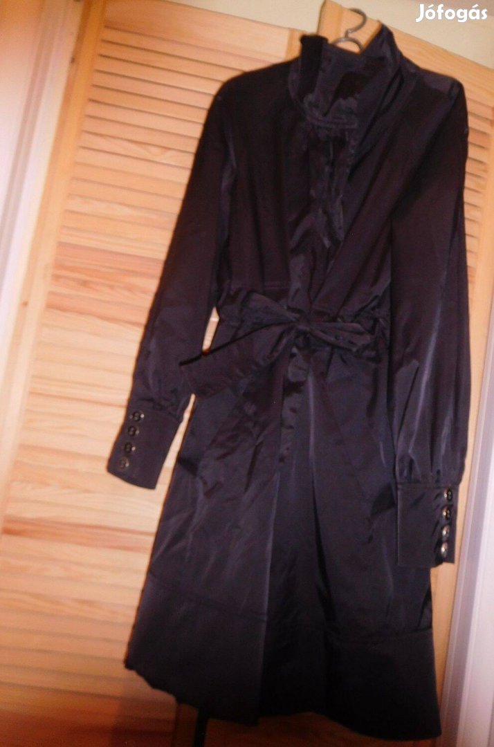 Eredeti Mango egyedi tavaszi kabát arany gombokkal. Szuper