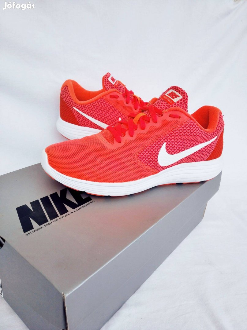 Eredeti Nike Revolution3 márkájú neon színű 40-40,5 női sport cipő
