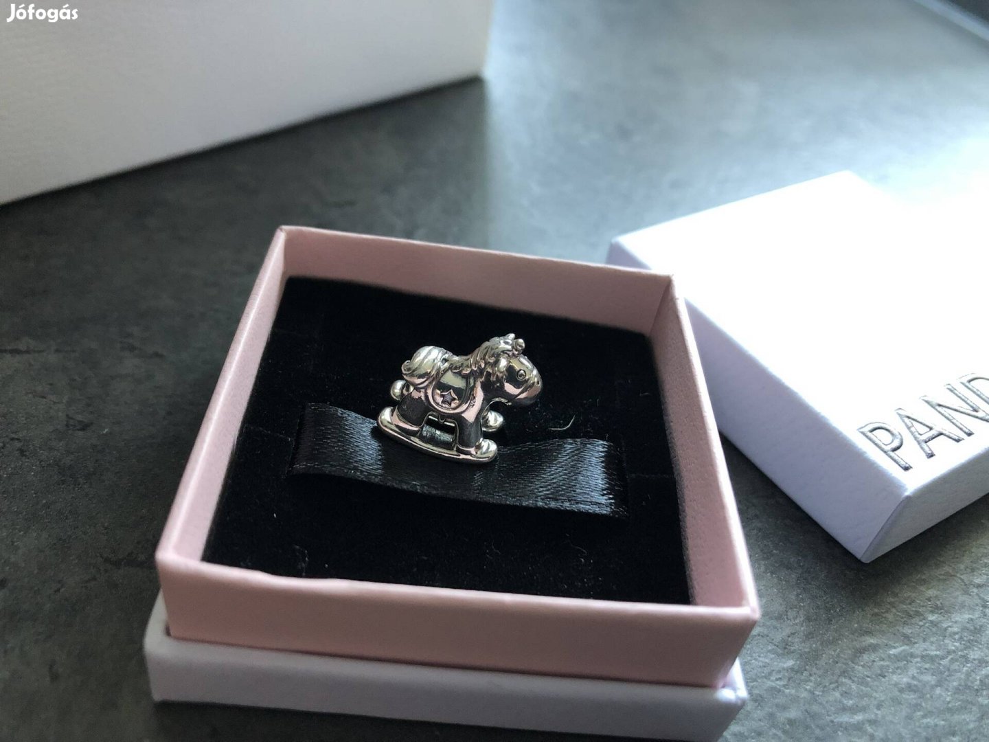 Eredeti Pandora charm (többféle) hintaló