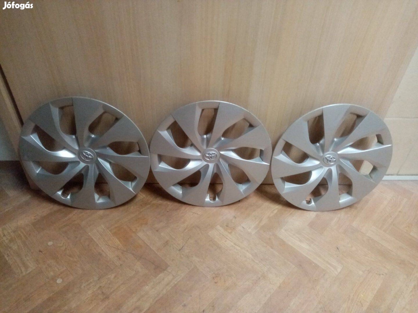 Eredeti Toyota dísztárcsa 16" 3db egyben 9500Ft 42602-02410 Auris