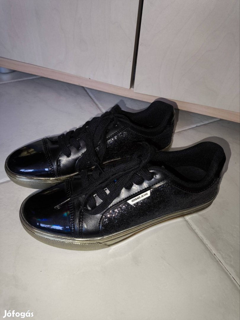 Eredeti Versace Jeans fekete lakk és glitter sneaker 37