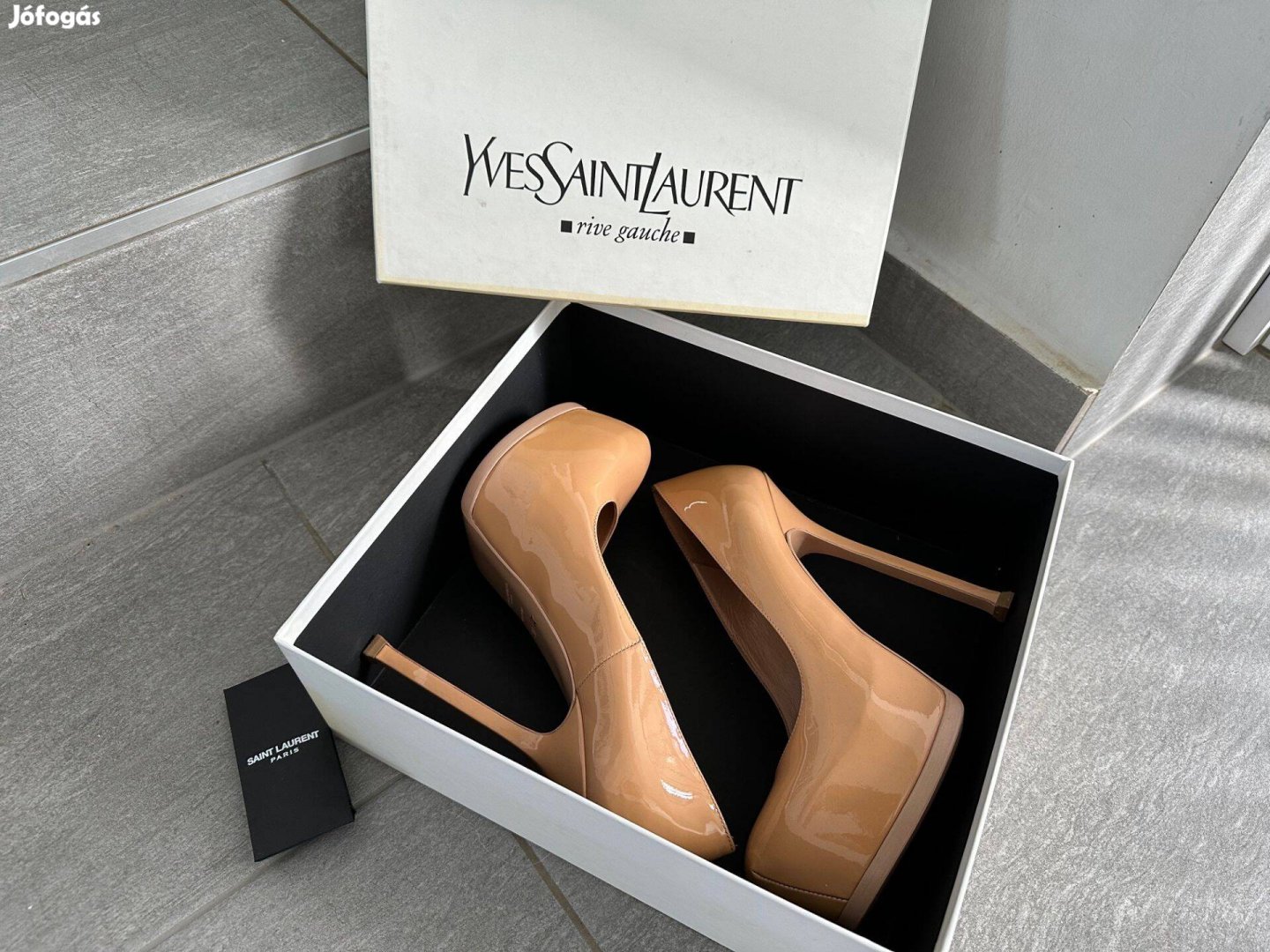 Eredeti Yves Saint Laurent bézs lakk bőr magassarkú Női cipő 38