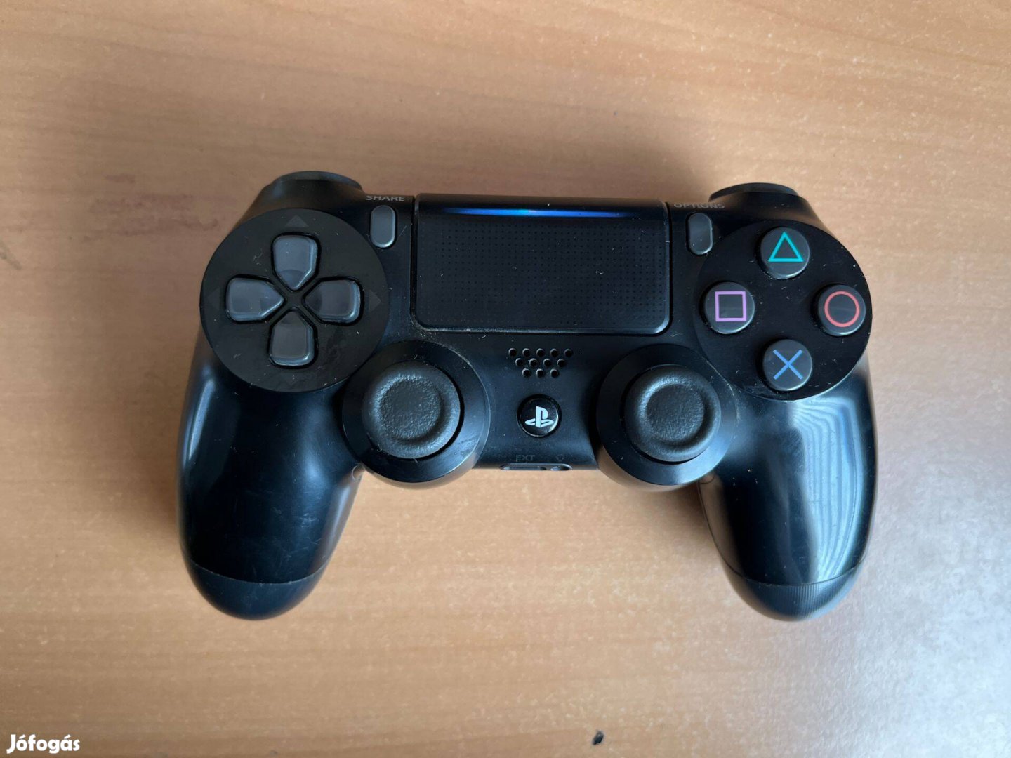Eredeti, fekete színű v1-es wirelles ps4 kontroller eladó!