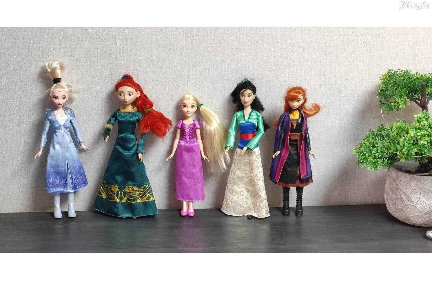 Eredeti disney barbiek eredeti ruháikban fél áron