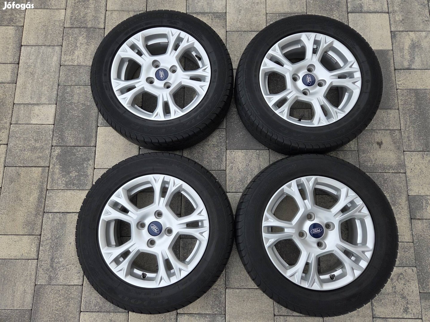 Eredeti ford 15" alufelni 4x108 sensoral,195/60r15 nyári gumival!