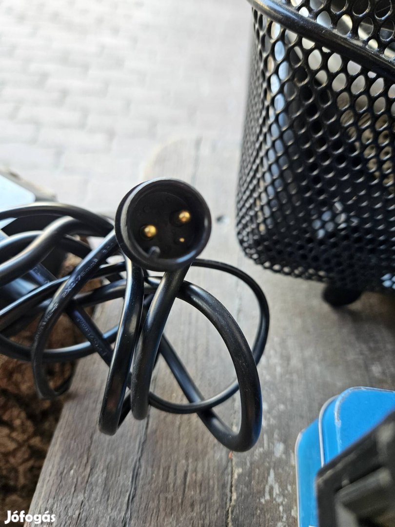 Eredeti gyári Flyer töltő,hibátlan.