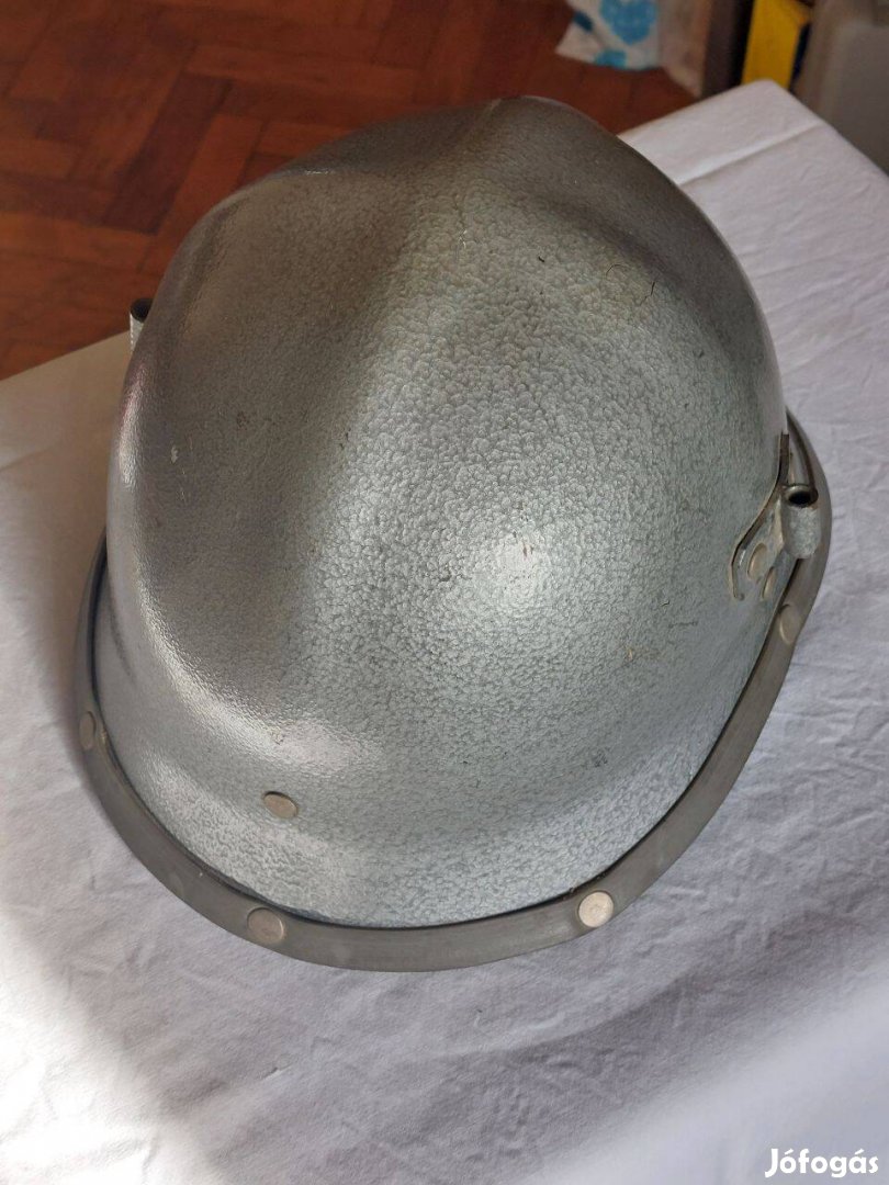 Eredeti magyar tűzoltó sisak az 1950-es évekből